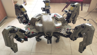 Üniversitemiz Araştırma Görevlisi “5 Bacaklı Otonom Pentapot Mini Ekskavatör Robotu” Çalışması Yaptı - Resim 1