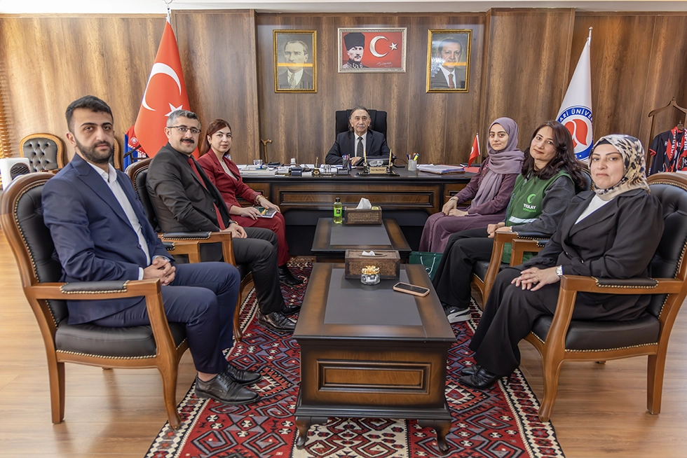 Yeşilay Hakkari Şubesinden Rektörümüze Ziyaret