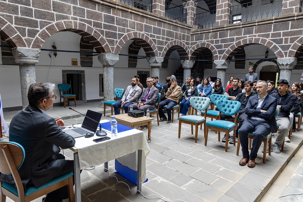 Üniversitemizde Medreselerin Kent Arşivciliğine Etkisi Konferansı Düzenlendi