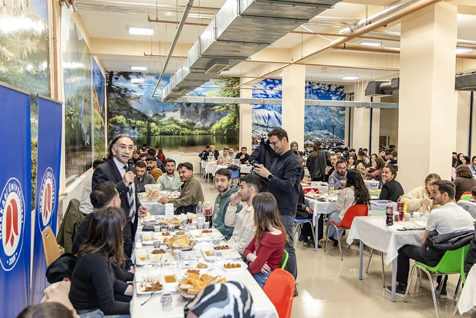 Rektörümüz Öğrencilerimizle İftar Sofrasında Bir Araya Geldi