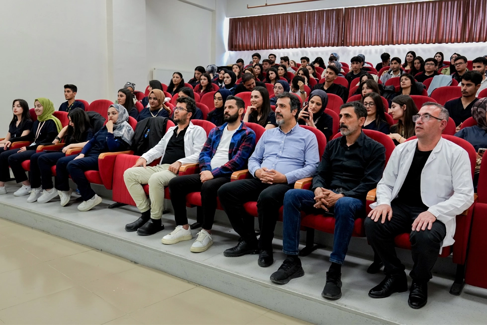 Üniversitemizde “Üniforma Giyme Töreni ve Diyaliz Seminerleri” Düzenlendi