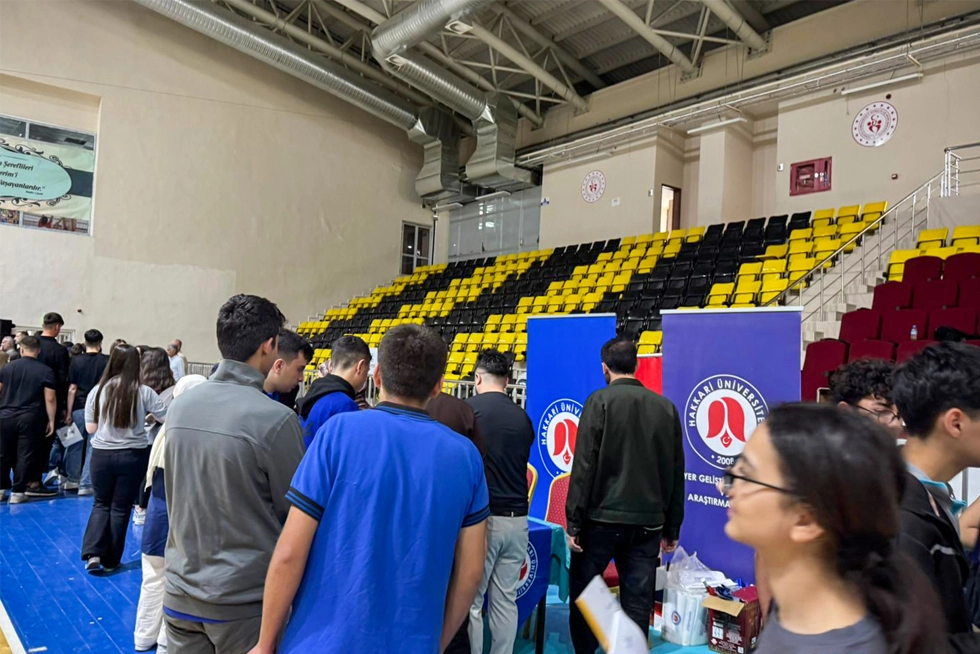 Üniversitemiz, “Üniversite Tanıtım Fuarı ve Kariyer Günü” Etkinliğinde Yoğun İlgi Gördü