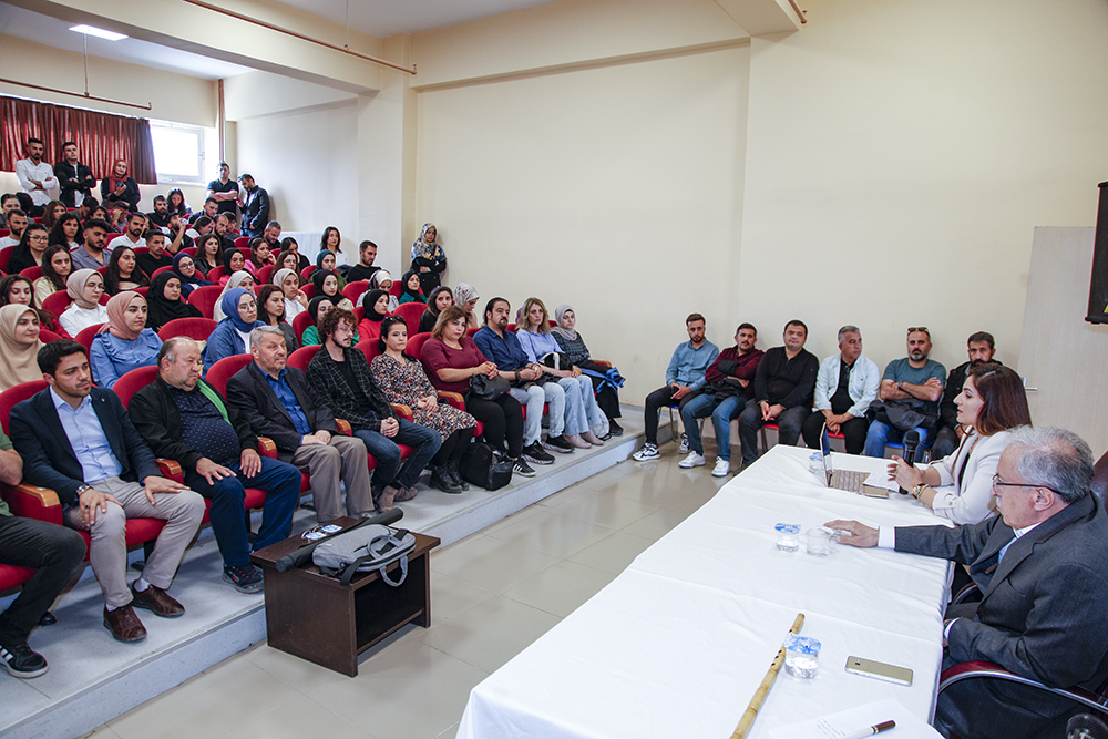 Üniversitemizde “Türk Edebiyatında Mevlid Geleneği ve Süleyman Çelebi'nin Vesiletü’n-Necat’ı” Konulu Söyleşi Düzenlendi