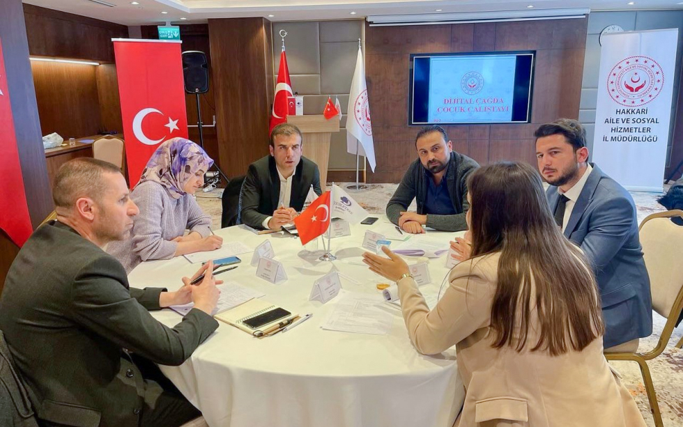  Üniversitemiz Öğretim Elemanları Dijital Çağda Çocuk Çalıştayı’na Katıldı