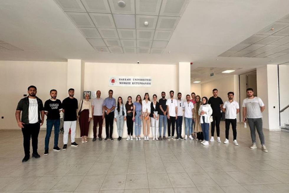 Üniversitemiz Rektör Yardımcısı Prof. Dr. Mehmet Sait TAYLAN Hocamız Öncülüğünde Sağlık Hizmetleri Meslek Yüksekokulu Öğrencileri Kütüphanemizi Ziyaret Etti