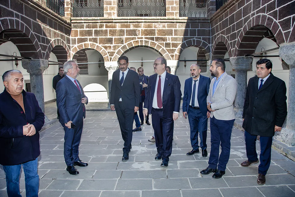 Bakan Yardımcısı Serdar Çam, Hakkâri Kent Arşiv ve Etnografya Müzesi’ni Ziyaret Etti