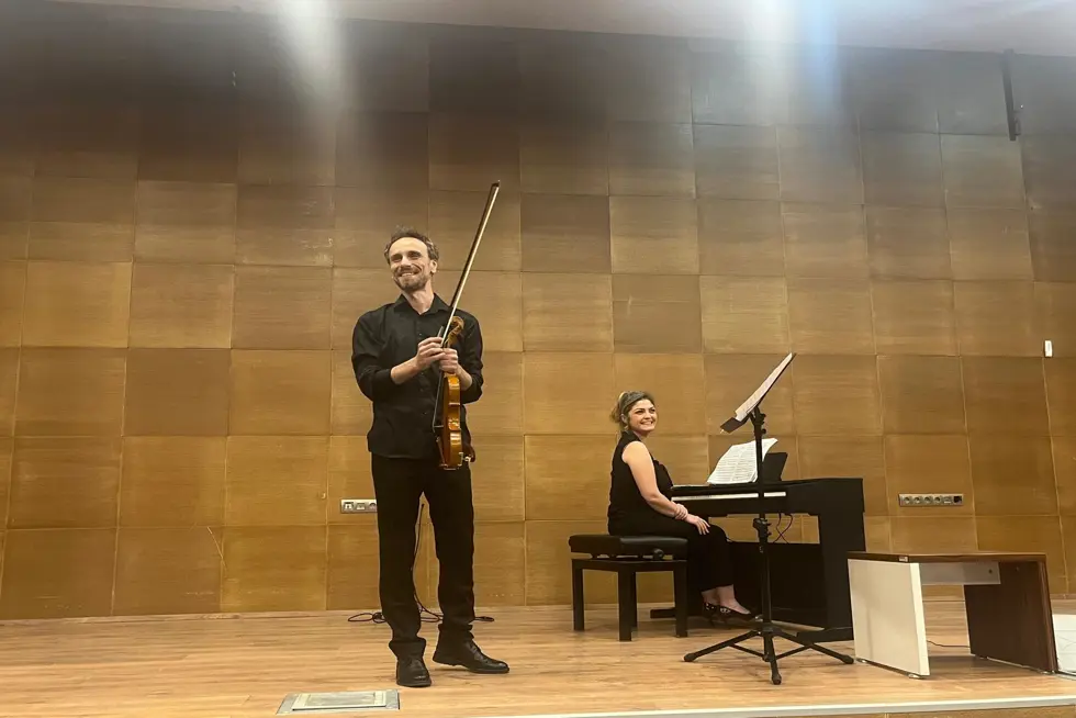 Fakültemiz Öğretim Üyesi Cemil Kürşat KARADENİZ ve Piyanist Ece ÖZDENİZ Klasik Müzik Eserleriyle Dinleyicilerle Buluştu