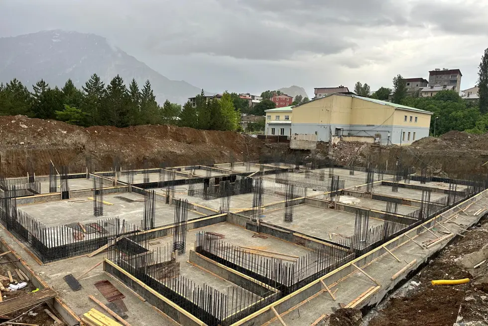 Hakkari Üniversitesi Çölemerik Meslek Yüksekokulu Binası ve Çevre Düzenlemesi Yapım İşi Temel Atma İşlemleri 