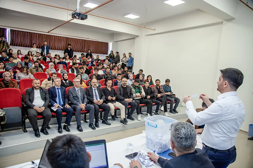 Üniversitemizde İstihdam Edilecek 385 Öğrenci İçin Kura Çekimi Gerçekleştirildi