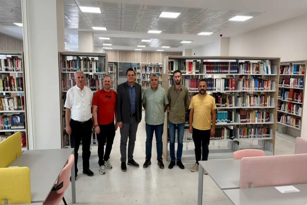 VeritabanıTemsilcilerinden Kütüphanemize Ziyaret