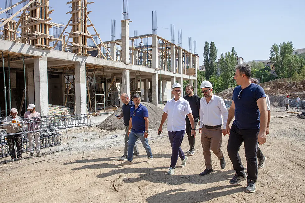 Üniversitemiz Üst Yönetimi Çölemerik MYO Binasında İncelemelerde Bulunundu
