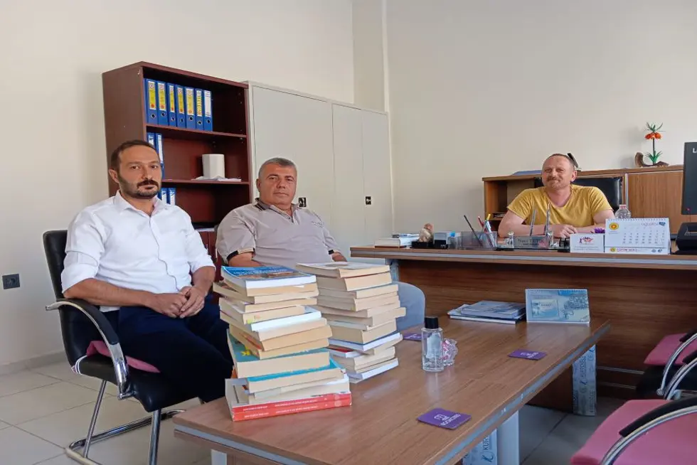 Üniversitemiz Personelinden Kitap Bağışı