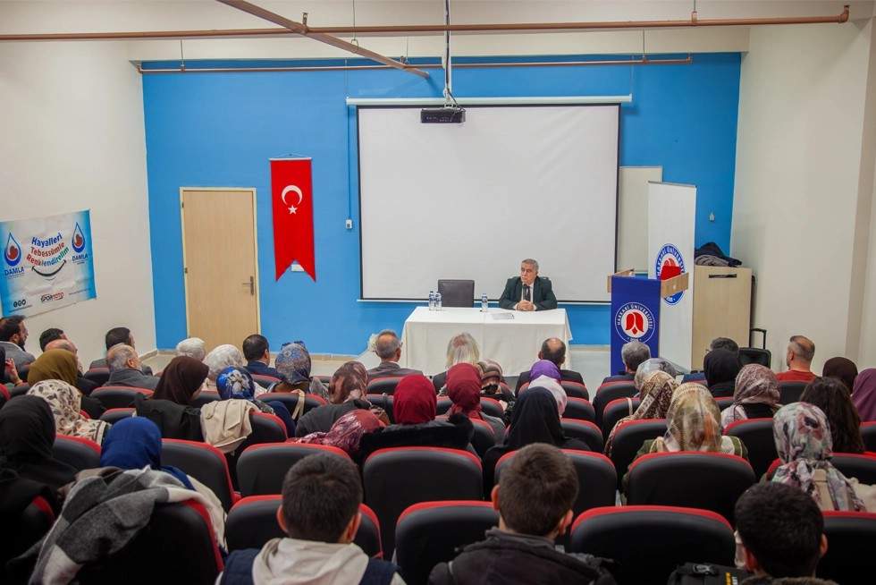 Üniversitemizde “Yer Bildirimleri” Konulu Konferans Düzenlendi