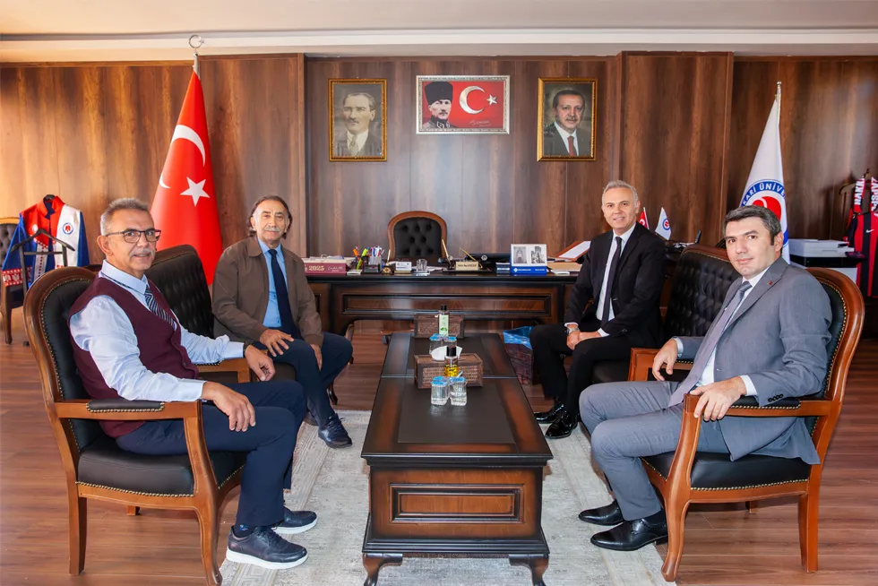 Yüksekova Kaymakamı Mustafa Akın ve Cumhuriyet Başsavcısı Rıza Ünel’den Rektörümüze Ziyaret