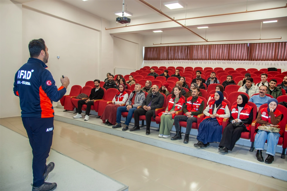 Üniversitemizde Afet Farkındalık ve Temel Güvenlik Eğitimi Semineri Düzenlendi