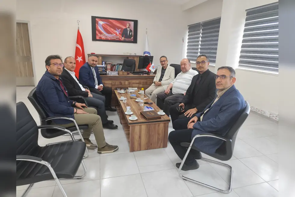 Hakkari İl Müftüsü Hüseyin OKUŞ'tan İlahiyat Dekanımız Prof. Dr. İbrahim BOR hocamıza ziyaret.