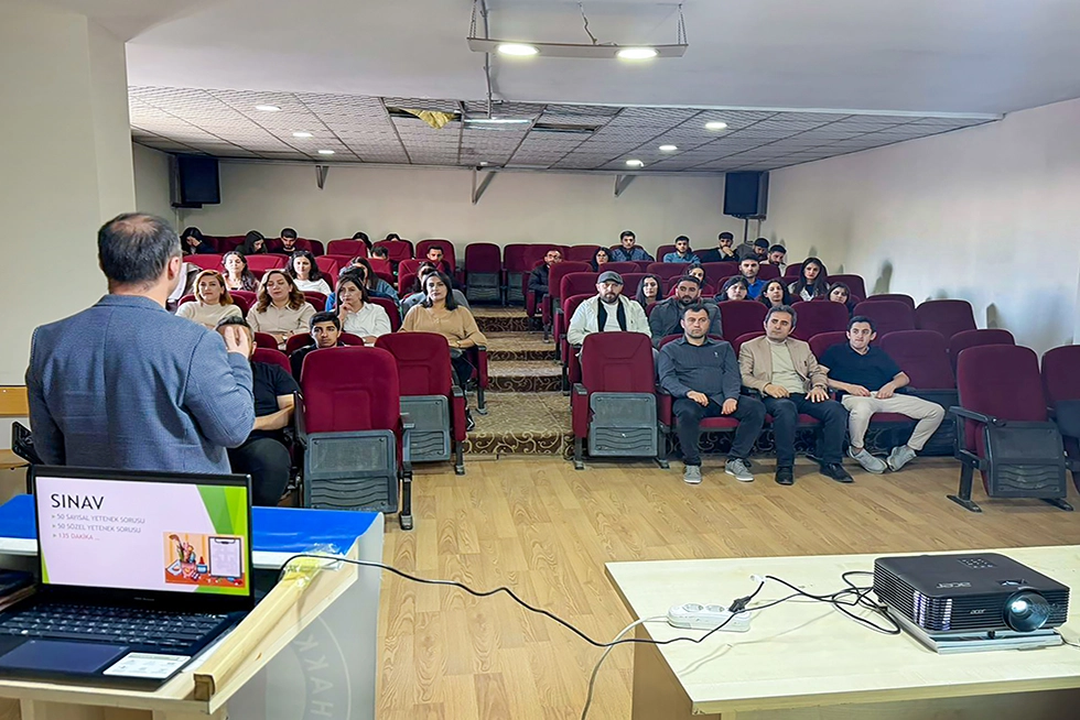 Yüksekova MYO’da DGS ile Kariyerime Devam Ediyorum Konulu Seminer Düzenlendi