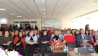 Hakkari Kadın Girişimciler Derneği, Kadın Sorunları Araştırma ve Uygulama Merkezi Müdür Yardımcımız Moderatörlüğünde Hakkari´de Girişimci Kadın Olmak Konulu Seminer Düzenledi - Resim 4