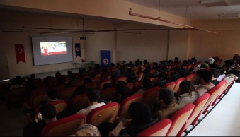 Hakkari Üniversitesi Özel Eğitim Topluluğu (HÖZET) Tarafından "Film Analizi" Etkinliği Düzenlendi - Resim 7