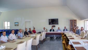 İKSAD Enstitüsü ve Herkari Bilim Sanat Edebiyat Derneği Temsilcileri Rektörümüzü Ziyaret Etti - Resim 2