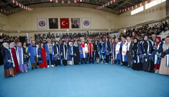 Üniversitemizde 2023-2024 Eğitim Öğretim Yılı Mezuniyet Töreni Gerçekleştirildi - Resim 8