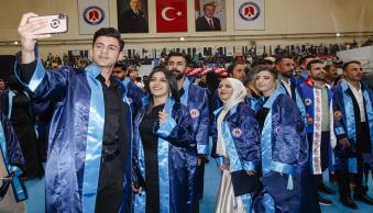 Üniversitemizde 2023-2024 Eğitim Öğretim Yılı Mezuniyet Töreni Gerçekleştirildi - Resim 9
