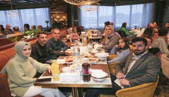 Yüksekova MYO Personeli ve Öğrencileri İftarda Buluştu - Resim 12
