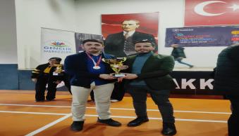 Hakkari Üniversitesi Öğrencilerinden Gençler Şiir Yarışmasında Başarılı Performans - Resim 1