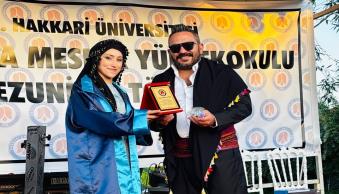 Yüksekova Meslek Yüksekokulu Öğrencileri Mezuniyetlerini Coşkuyla Kutladı - Resim 1
