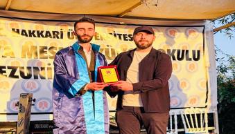 Yüksekova Meslek Yüksekokulu Öğrencileri Mezuniyetlerini Coşkuyla Kutladı - Resim 3