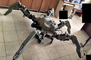 Üniversitemiz Araştırma Görevlisi “5 Bacaklı Otonom Pentapot Mini Ekskavatör Robotu” Çalışması Yaptı